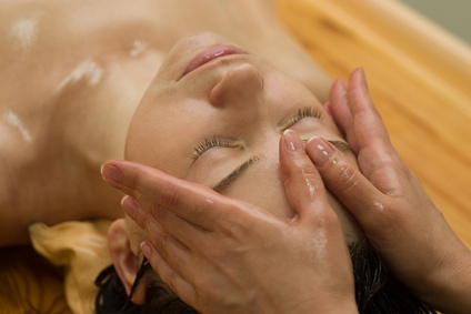 Ce massage, dans la tradition ayurvedique, est extrêmement apaisant. 